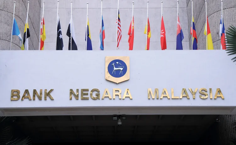 shu-200484947-bank-negara-malaysia-flags.jpeg 